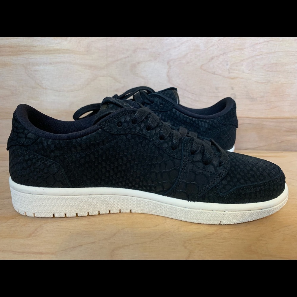 Nike Air Jordan 1 Retro Low- Suede Python - Picture 3 of 8